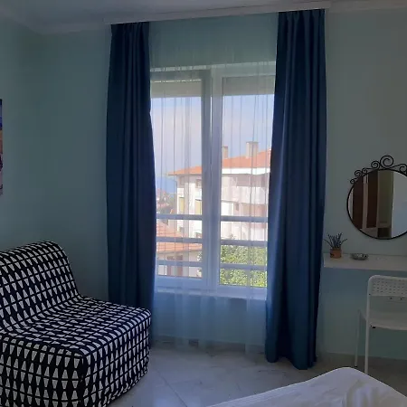La 2 Aparthotel *